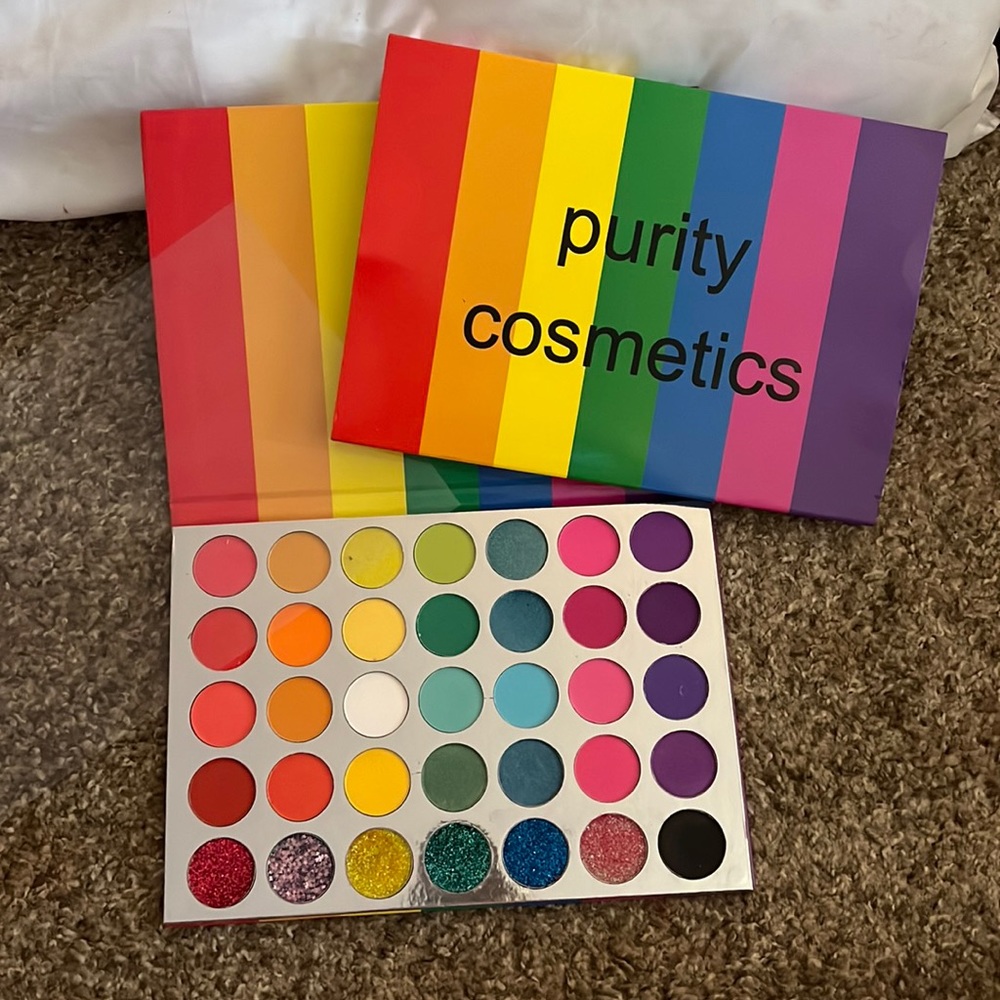 Brand new eyeshadow pallet